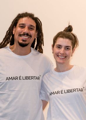 T-SHIRT BRANCA AMAR É LIBERTAR VIDA LIVRE