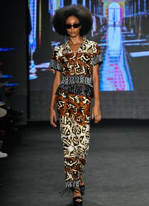 CALÇA SI ÁFRICA DESFILE